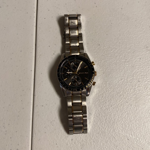 Michael kors watch. Decent condition - Picture 2 of 3